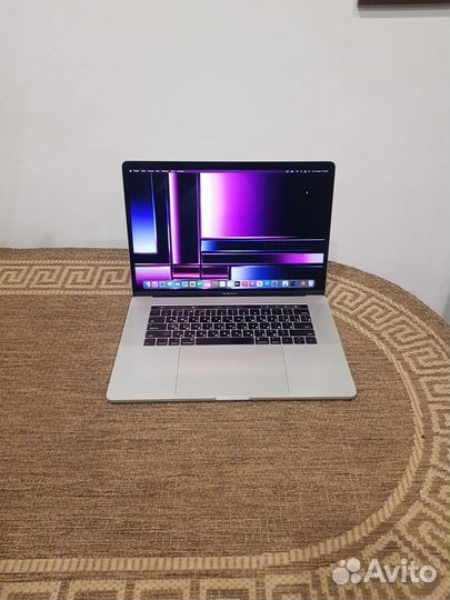 Apple MacBook pro 15 2017 1 цикл