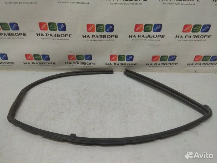 Уплотнительная резинка стекла двери передняя