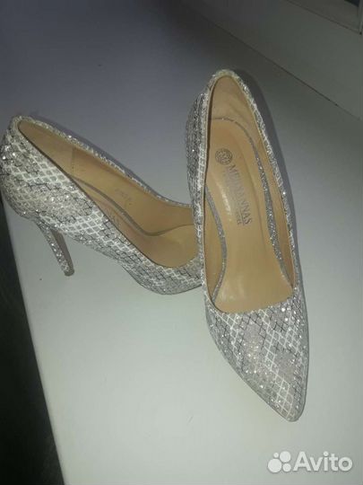 Свадебное платье со шлейфом