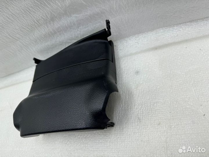 Кожух рулевой колонки Toyota Land Cruiser 200