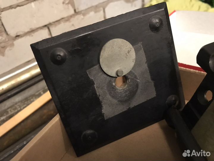 Цилиндровый нaклaдной зaмок