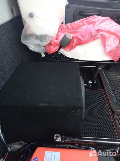 Два сабвуфера в газель