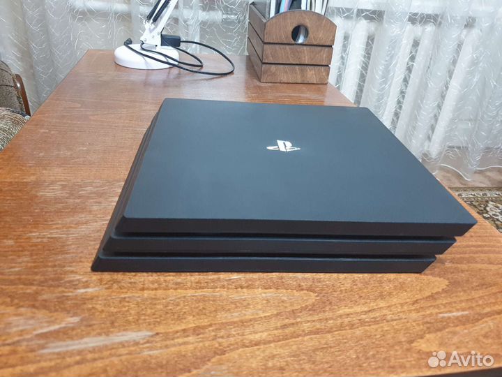 Sony playstation 4 pro 1tb (CUH-7208B)