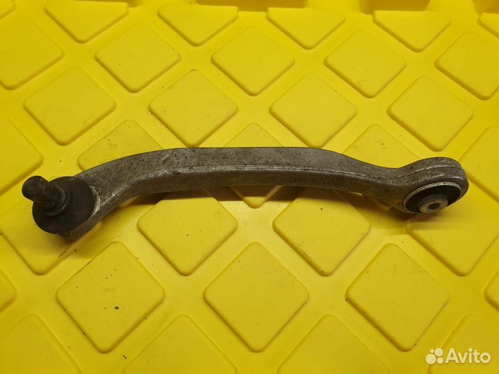 Рычаг передний правый верхний Audi A8 3D6407694A