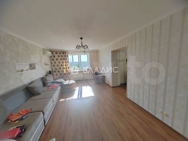 3-к. квартира, 80 м², 4/10 эт.