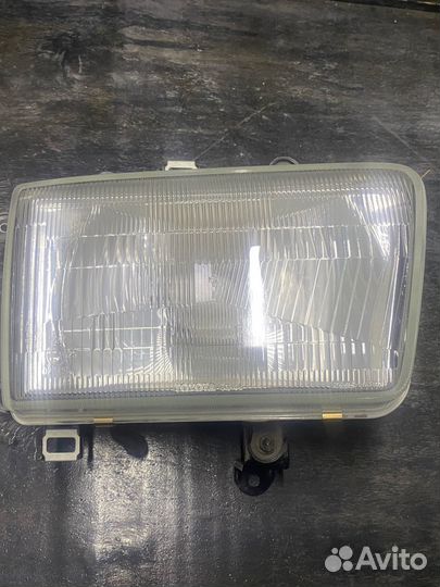 Фара Toyota Hilux surf
