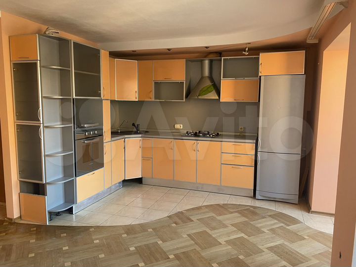 4-к. квартира, 80 м², 8/9 эт.