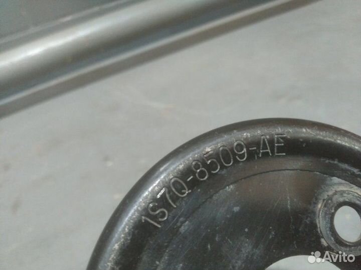 Шкив помпы Ford Focus 2 1.8 2005-2011