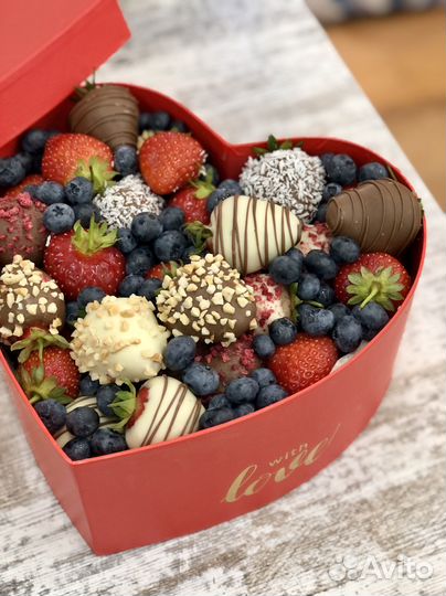 Клубника в шоколаде. Имениннику