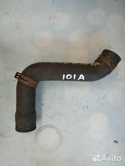 Патрубок охлаждения 8N0122101A