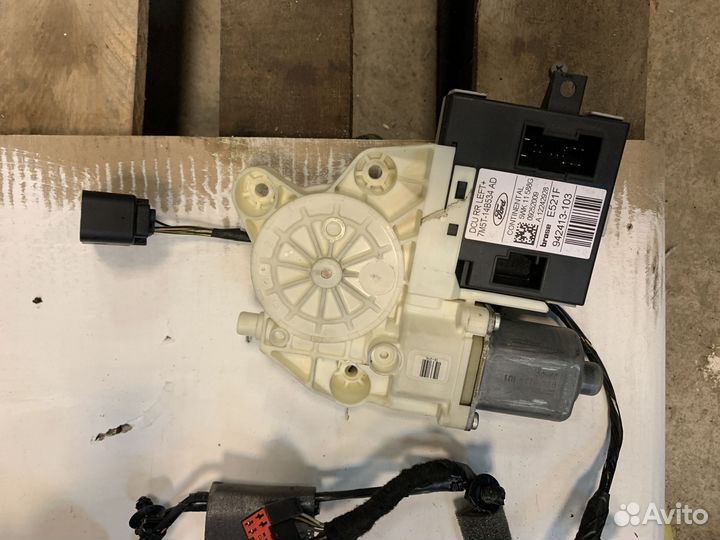 Стеклоподъёмник задней левой двери Ford Focus 2