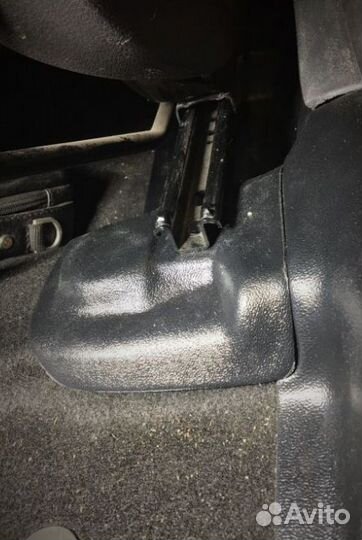 Передние накладки ковролина Лада Ларгус с подпяточ