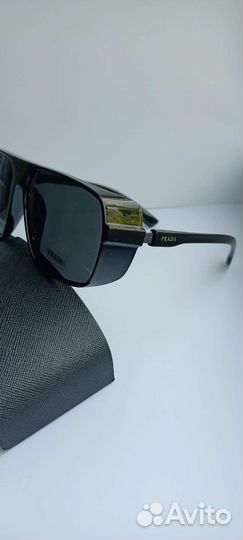 Солнцезащитные очки prada