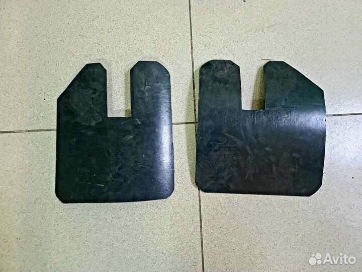 Брызговики на продольные усилен рычаги Maverick X3