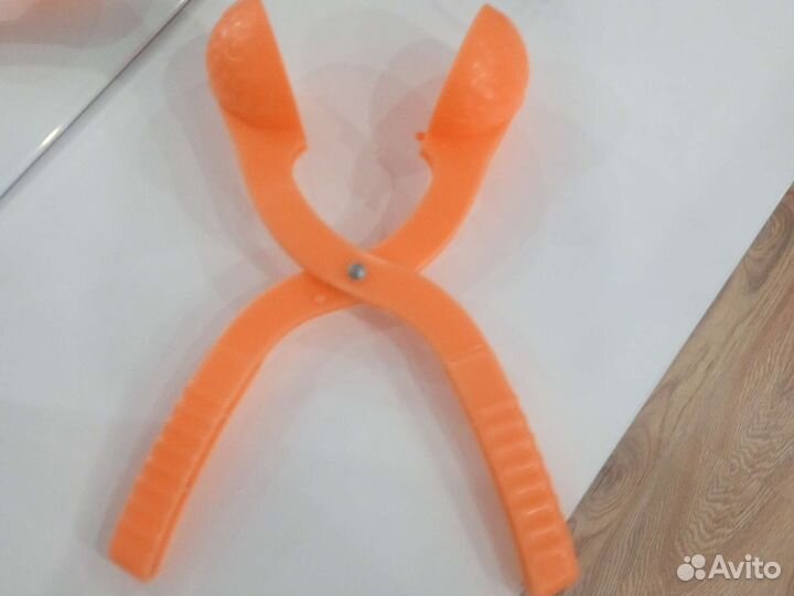 Снежколеп оранжевый