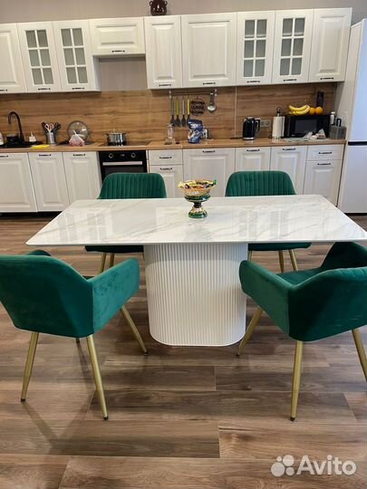 Стол из керамогранита c дизайнерской ножкой