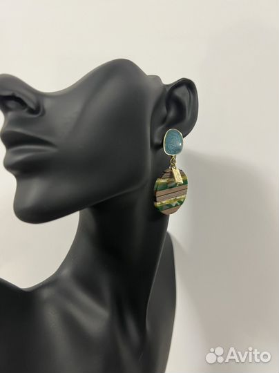 Бижутерия из металла и пластика с кристалами