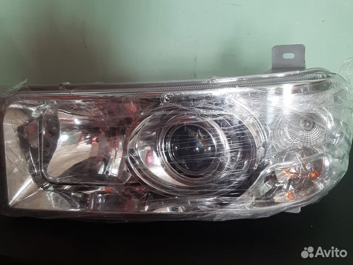 Фара левая
