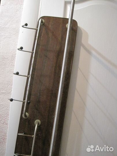 Вешалка настенная металлическая