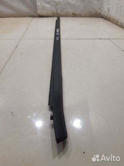 Уплотнитель стекла (задний, левый)