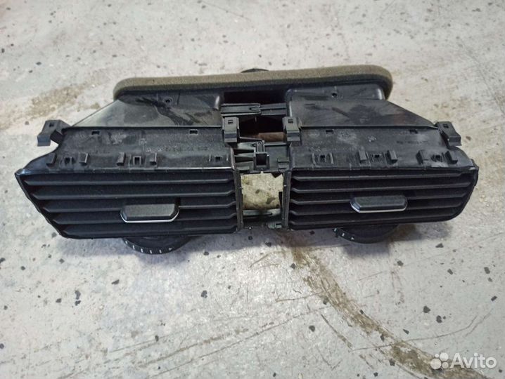 Дефлектор центральный VW Golf 7