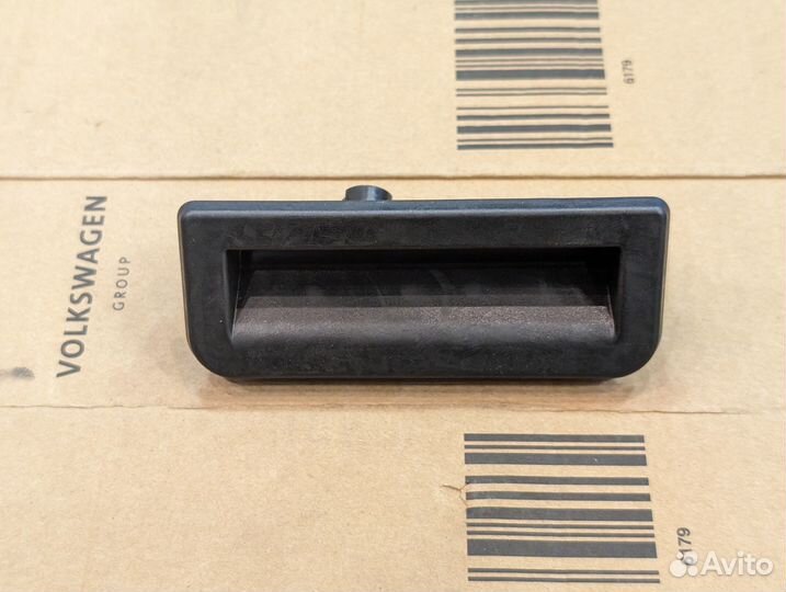 Кнопка открывания багажника поло рапид