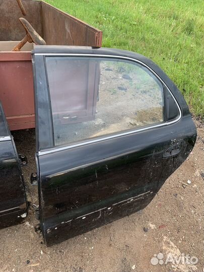 Двери задние в сборе kia carisma1998 год