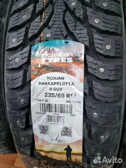 Nokian Tyres Hakkapeliitta 9 SUV 235/65 R17 108T