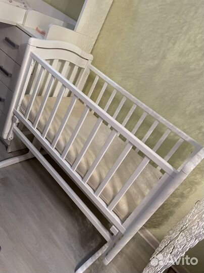 Кровать с поперечным маятником