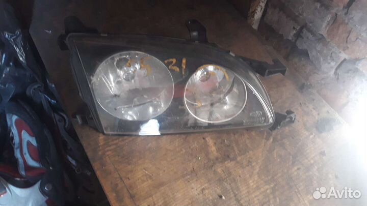 Фара toyota avensis 250