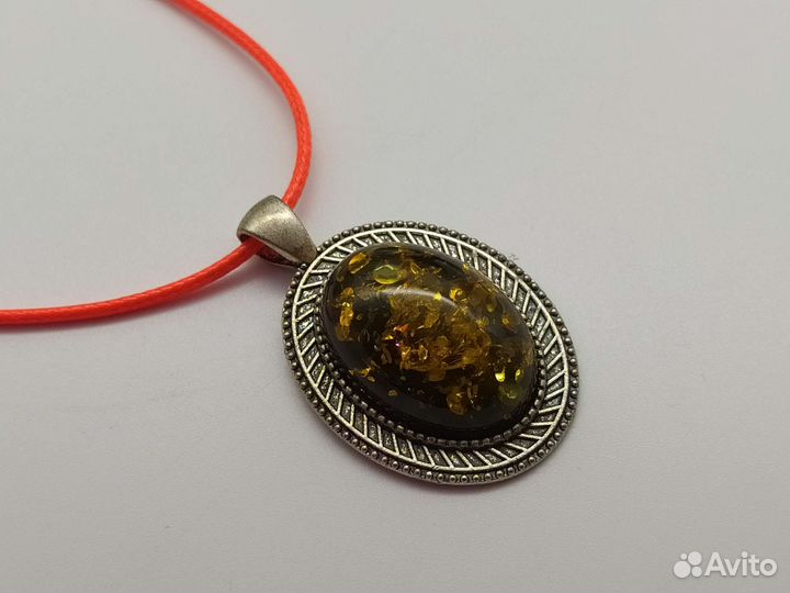 Кулон в романском стиле (Плавленый янтарь)