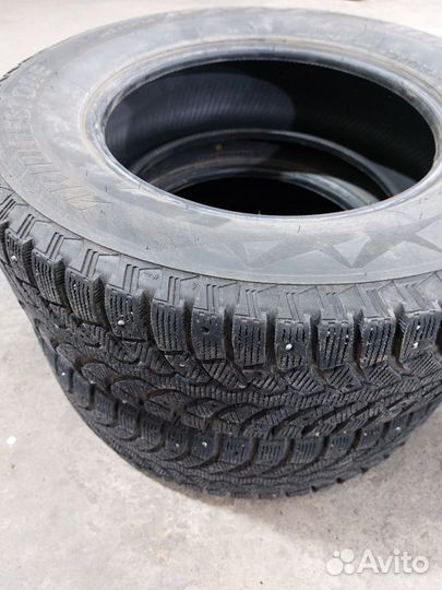 Bridgestone Blizzak Spike-01 205/70 R15 96T