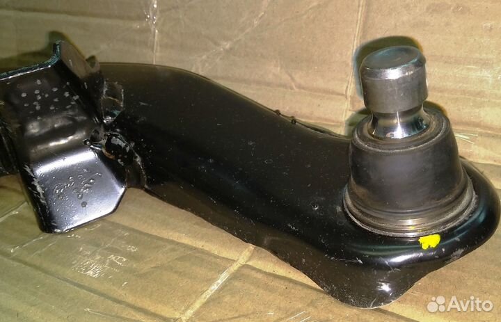 Рычаг передний