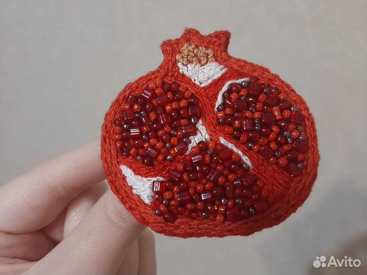 Брошь гранат