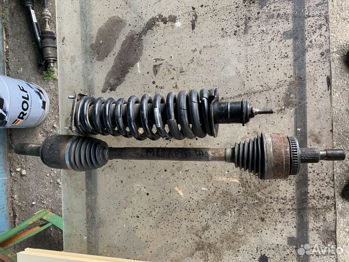 Задний левый привод и стойка на Mercedes W163