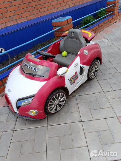 Автомобиль детский с аккумулятором