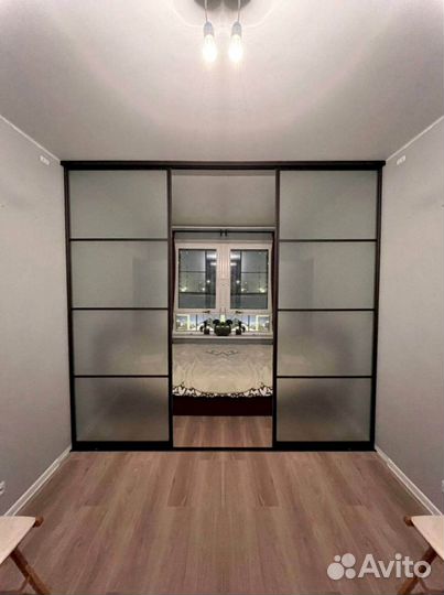 Раздвижная перегородка с матовым стеклом