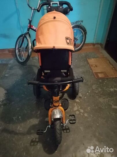 Велосипед трехколесный с родительской ручкой