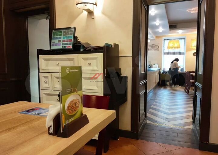 Сдам торговое помещение, 270 м²