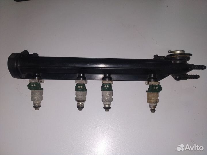 Топливная рампа Skoda Octavia 1U 1.6