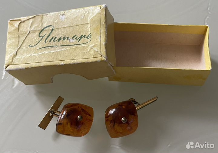 Запонки янтарные родом из Советского Союза