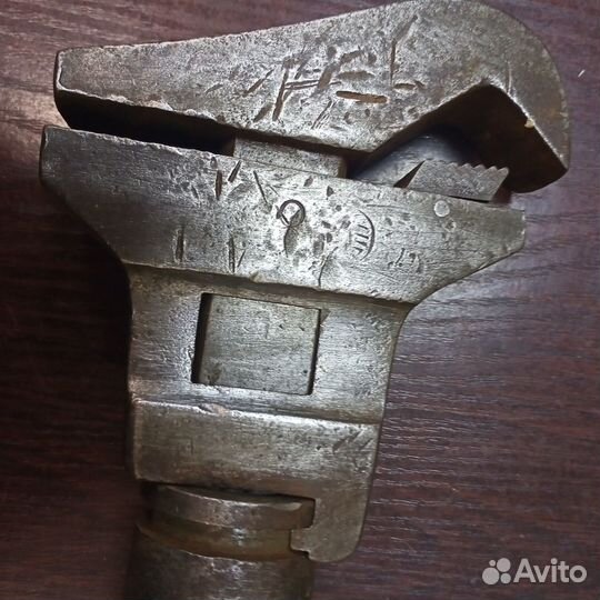 Старинный разводной ключ