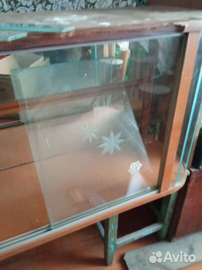 Стекло от старого буфета