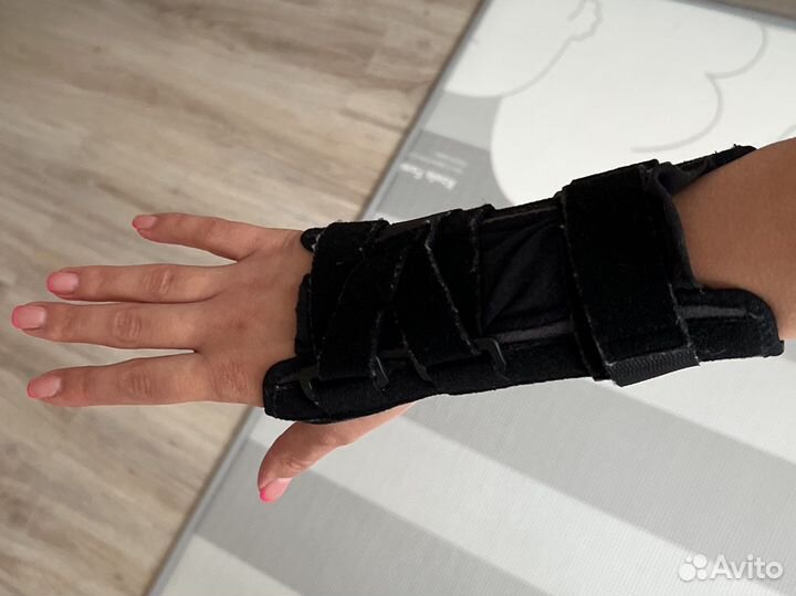 Ортез на лучезапястный сустав правый