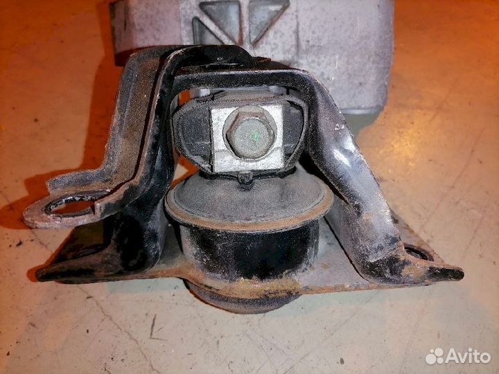 Опора двигателя (подушка двс) передняя правая 1121