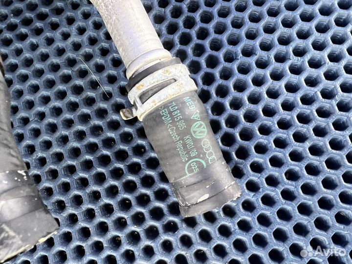 Трубка шланг охлаждения Audi Q7 под крылом до 2015