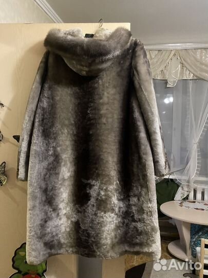 Шуба мутоновая 54 размера с капюшоном