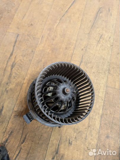 Моторчик отопителя Renault logan 2005-2014