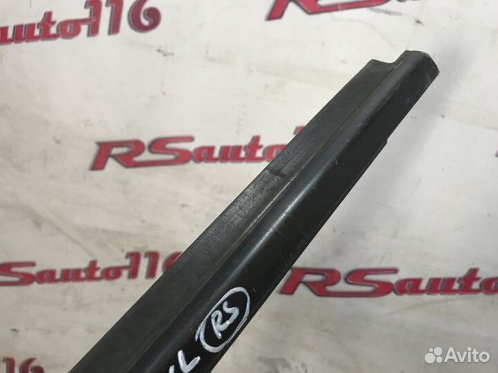 Молдинг стекла передний правый Citroen C-Crosser