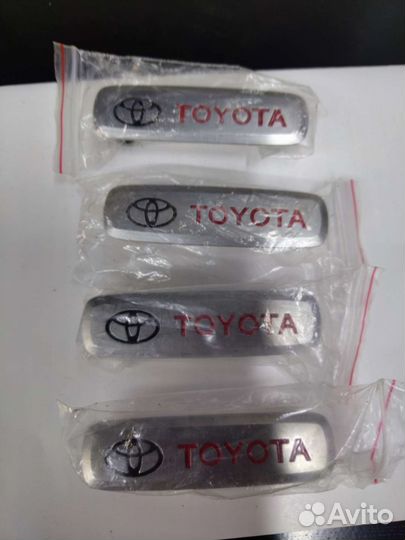 Шильдик toyota на коврики эва